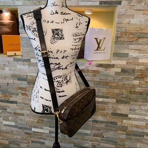 SOLD Louis Vuitton Crossbody Bag❤️